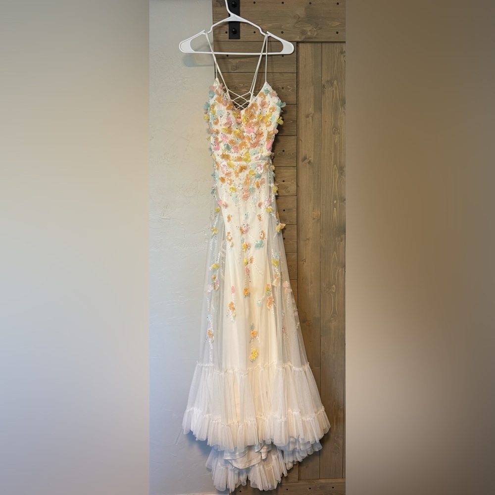 Mac Duggal size 10 white with flowers wedding or prom dress. NWOT worn 3 hours